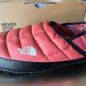 Brand new, tag on pink The North Face pink thermoball traction mule